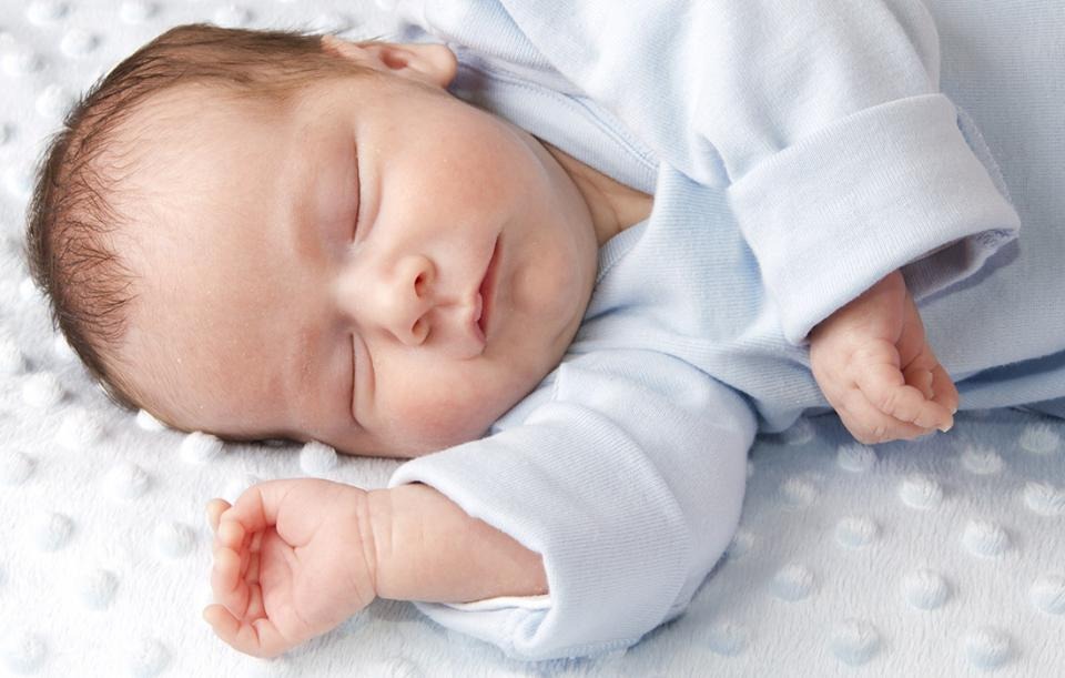 Scegliere copertine per neonato: lana, cotone o pile? - Periodo Fertile