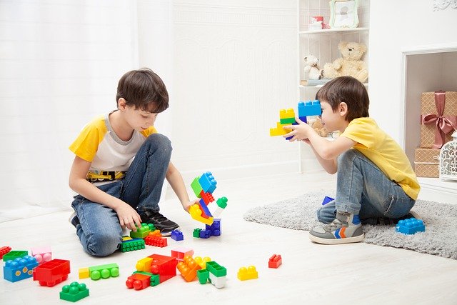 Giocare con i Lego: 5 benefici per lo sviluppo dei bambini - Periodo Fertile